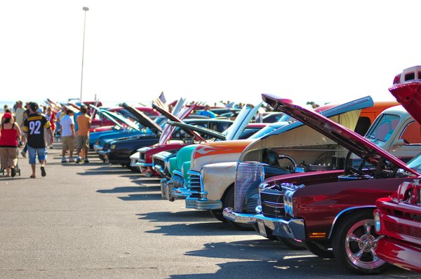 Quels conseils pour porter des jupes asymétriques avec élégance ?