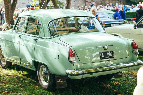 Comment intégrer des vestes en tweed dans une garde-robe d'été ?